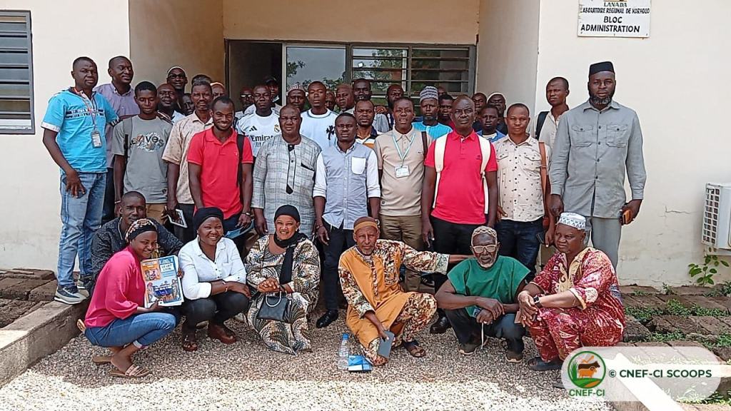 Photo de groupe devant le laboratoire régional du LANADA à Korhogo, 7 juin 2026
