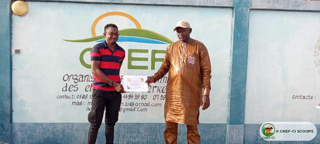 Remise des attestations aux participants — OPEF, Ferkessédougou