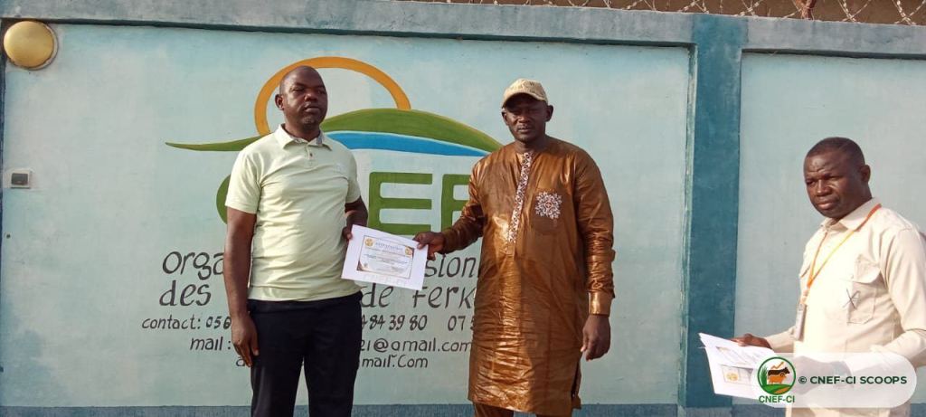 Remise des attestations aux participants — OPEF, Ferkessédougou