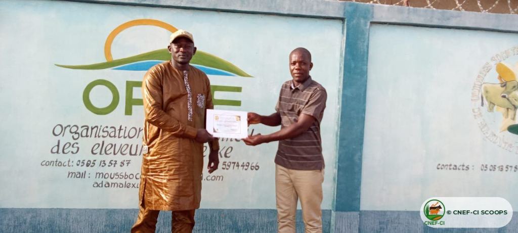 Remise des attestations aux participants — OPEF, Ferkessédougou