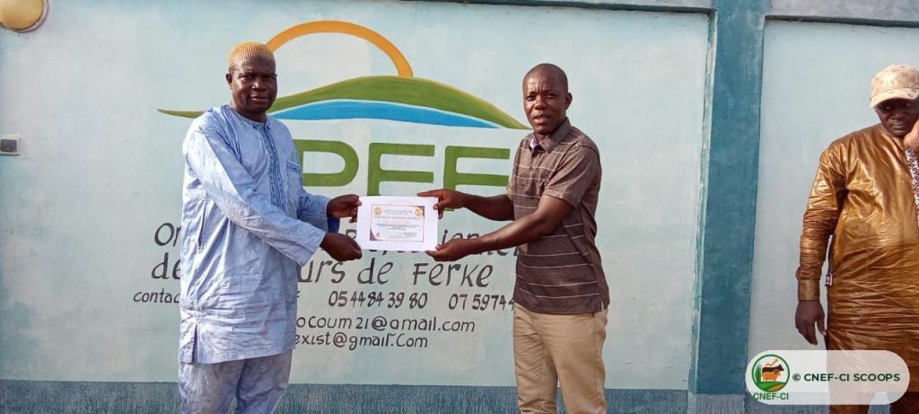 Remise des attestations aux participants — OPEF, Ferkessédougou
